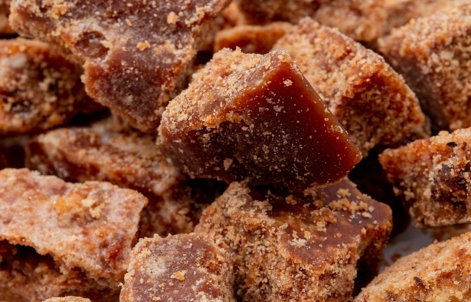 Pure natural gur shakar Pakistan unrefined no bleaching